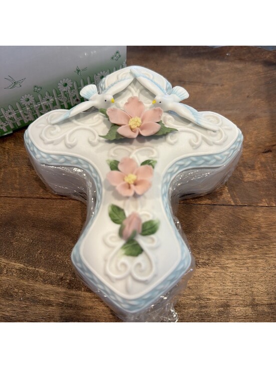 Other - 2002 Avon Gift Collection Porcelain Cross Keepsake Trinket Jewelry Box